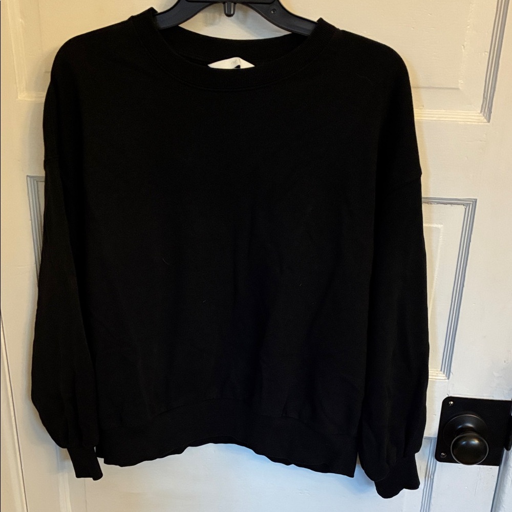237 H&M Charcoal Black Crewneck Sweatshirt Ling Sleeve EUC - Picture 1 of 5